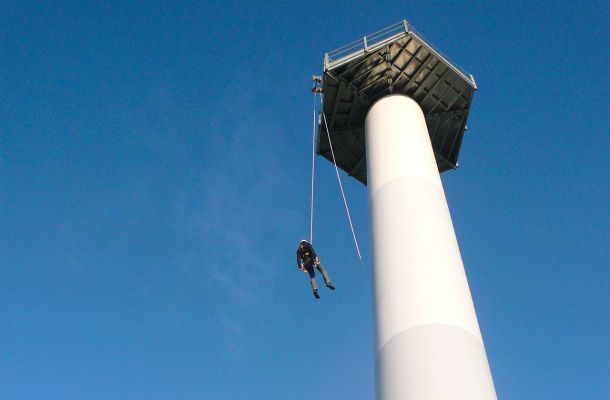exercice de secours sur une tour avec descente sur système Milan